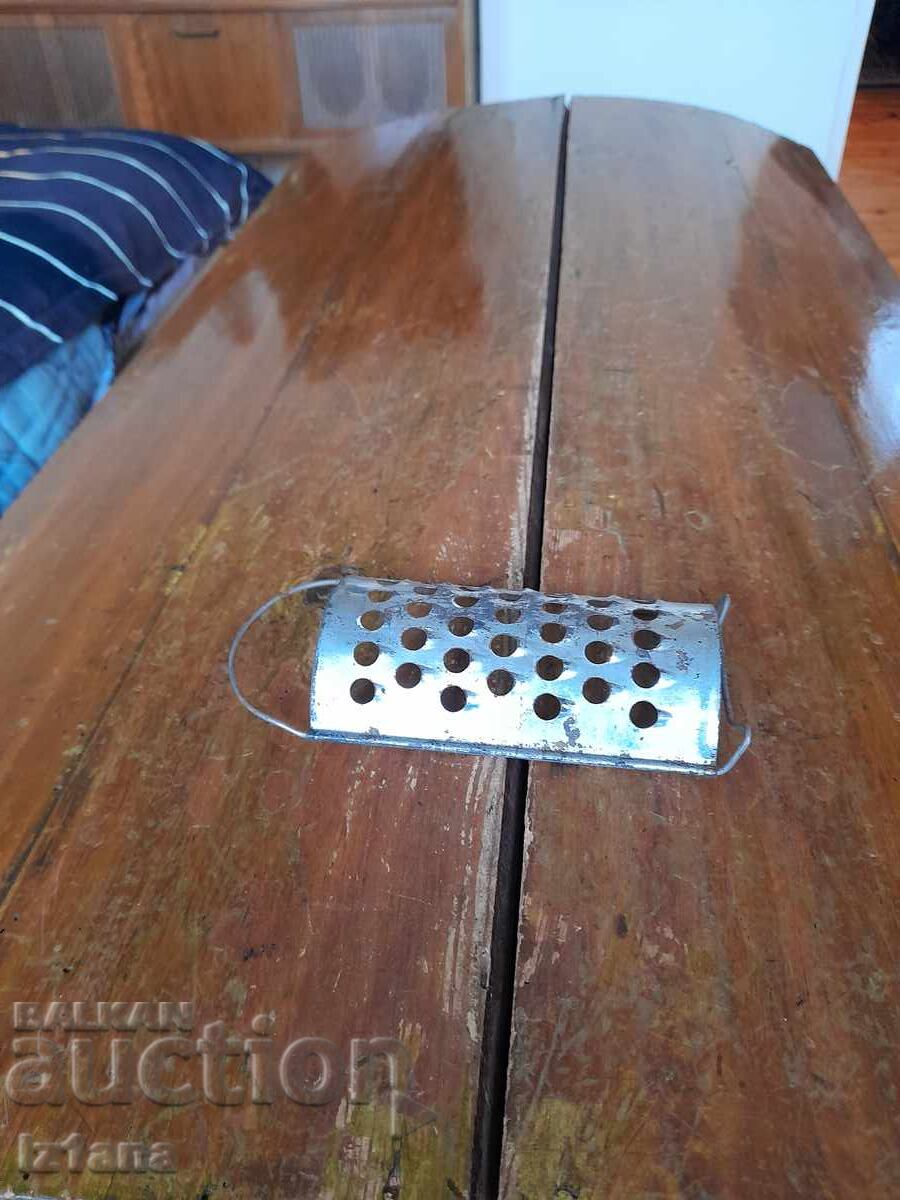 O răzătoare veche de bucătărie