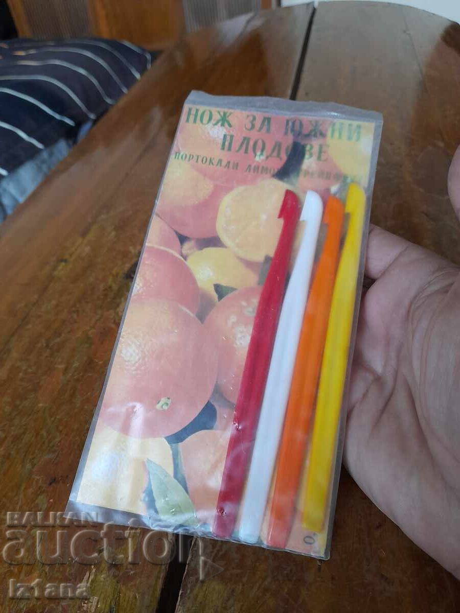 Σταθερό μαχαίρι για φρούτα του νότου με τιμή 32.00 BGN | € 16.36 Σταθερό μαχαίρι για φρούτα του νότου με τιμή 32.00 BGN | € 16.36