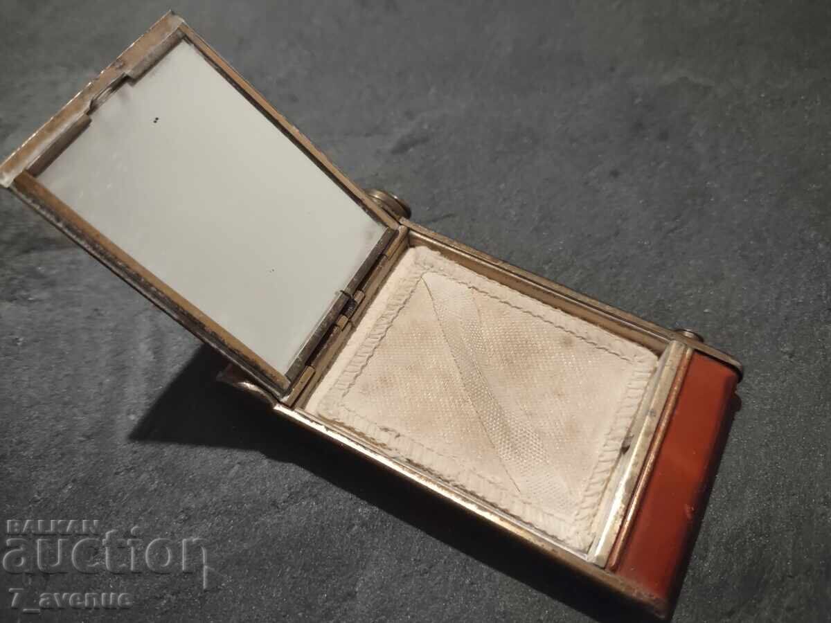 Δημοπρασία Πολύ παλιά πούδρα με κάψουλα για κραγιόν, καθρέφτης 3.11..25