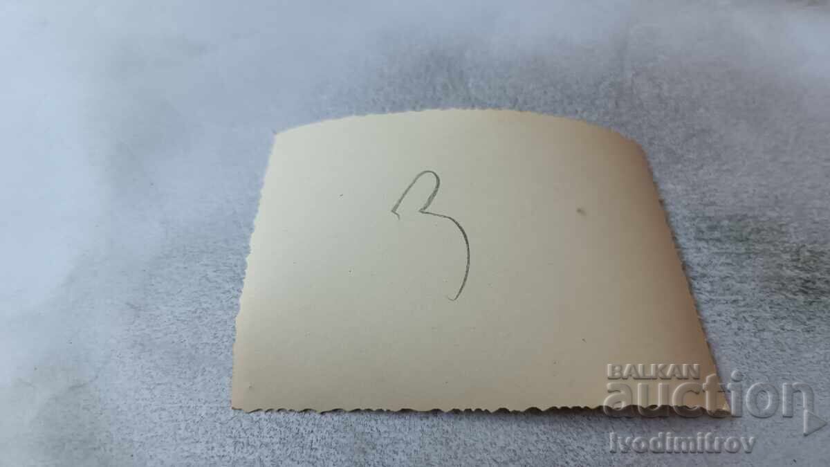 Снимка Млад мъж с ретро велосипед на улицата с цена 1.65 лв. | € 0.84