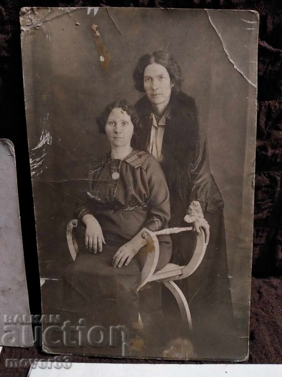 Old photos Bulgaria. People/groups. The 30s with price 1.01 BGN | € 0.52 Old photos Bulgaria. People/groups. The 30s with price 1.01 BGN | € 0.52