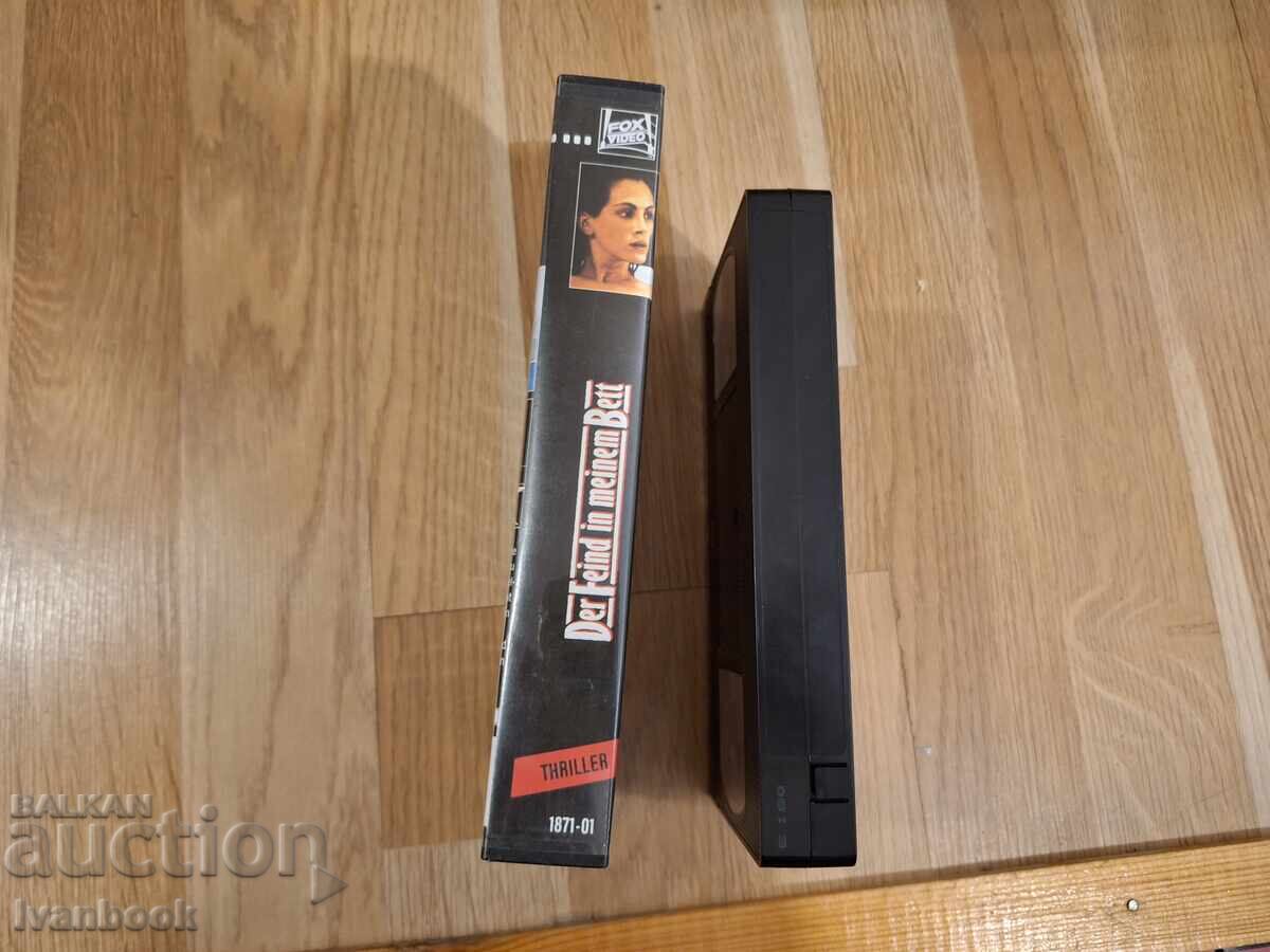 Caseta video VHS - Dormind cu dușmanul cu preț 7.00 BGN | € 3.58 Caseta video VHS - Dormind cu dușmanul cu preț 7.00 BGN | € 3.58