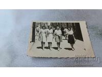 Снимка Скопие Млади жени на разходка 1945