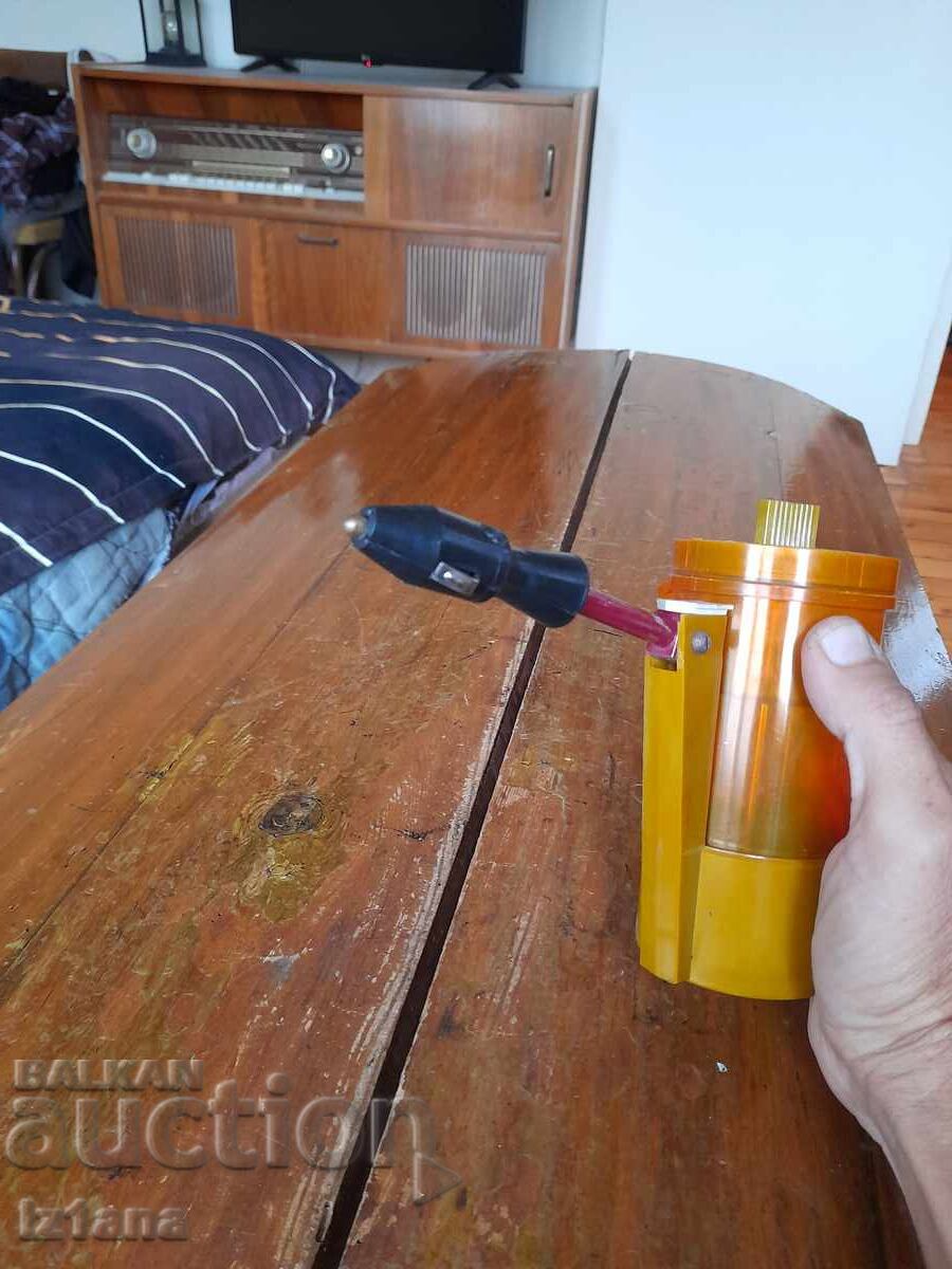 Delivery of Old coffee maker for a car