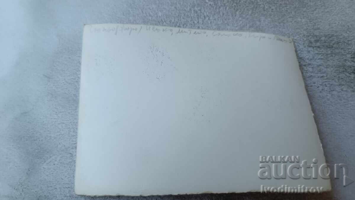 Φωτογραφία Ομάδας Βόλεϊ με τον προπονητή της με τιμή 2.45 BGN | € 1.25