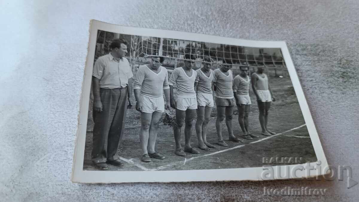 Φωτογραφία Ομάδας Βόλεϊ με τον προπονητή της
