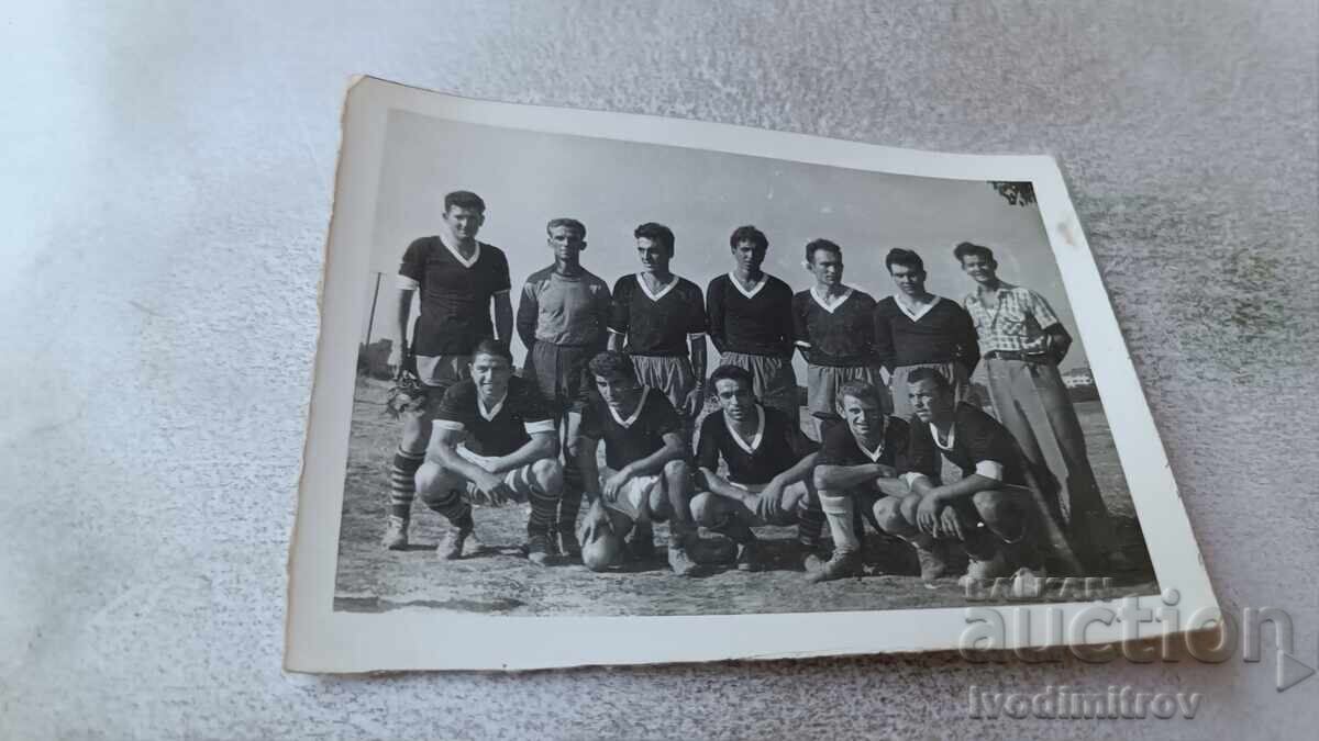 Photo Football team with its coach Photo Football team with its coach