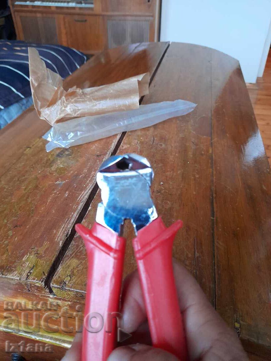 Auction Old pliers Auction Old pliers