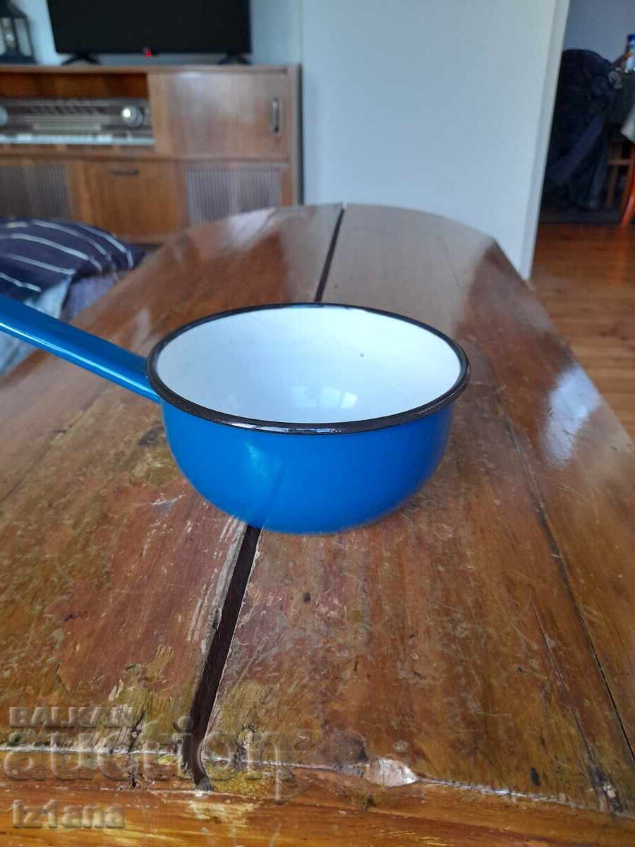 Стара емайлирана касерола,тиган с цена 37.00 лв. | € 18.92 Стара емайлирана касерола,тиган с цена 37.00 лв. | € 18.92