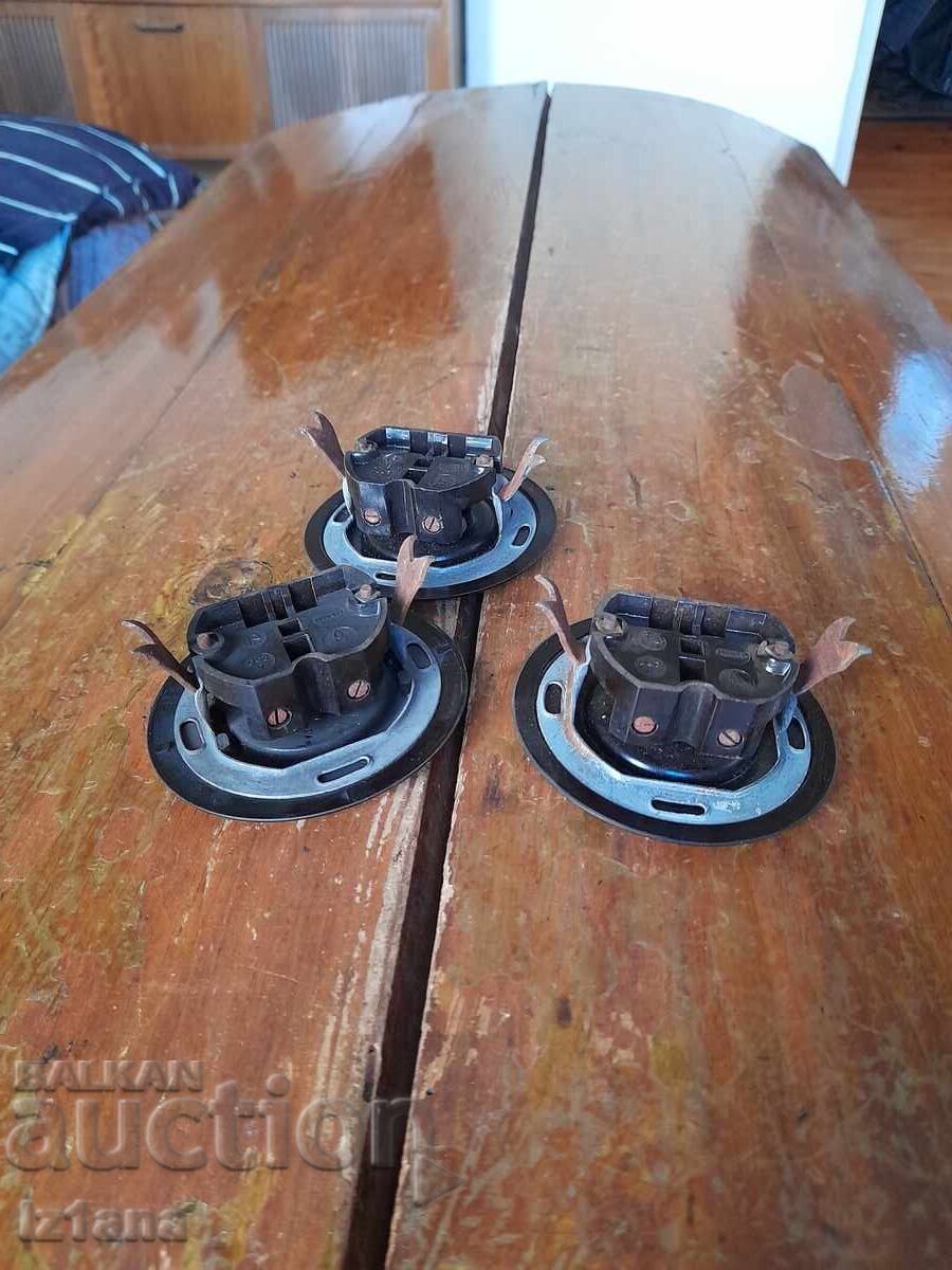 Delivery of Old electrical outlet, contacts