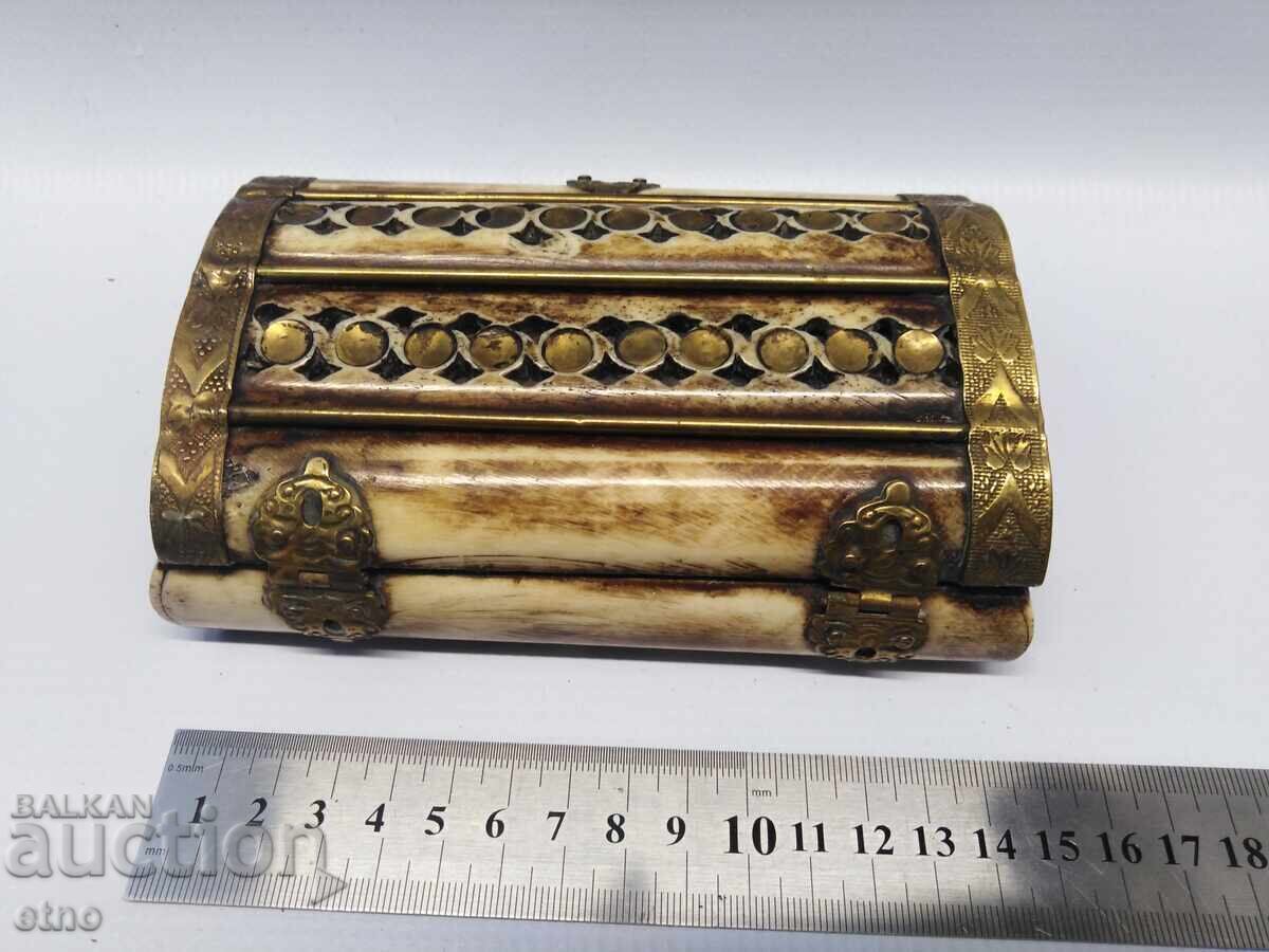 OLD LARGE JEWELRY BOX FROM CAMEL BONE with price 35.00 BGN | € 17.90 OLD LARGE JEWELRY BOX FROM CAMEL BONE with price 35.00 BGN | € 17.90
