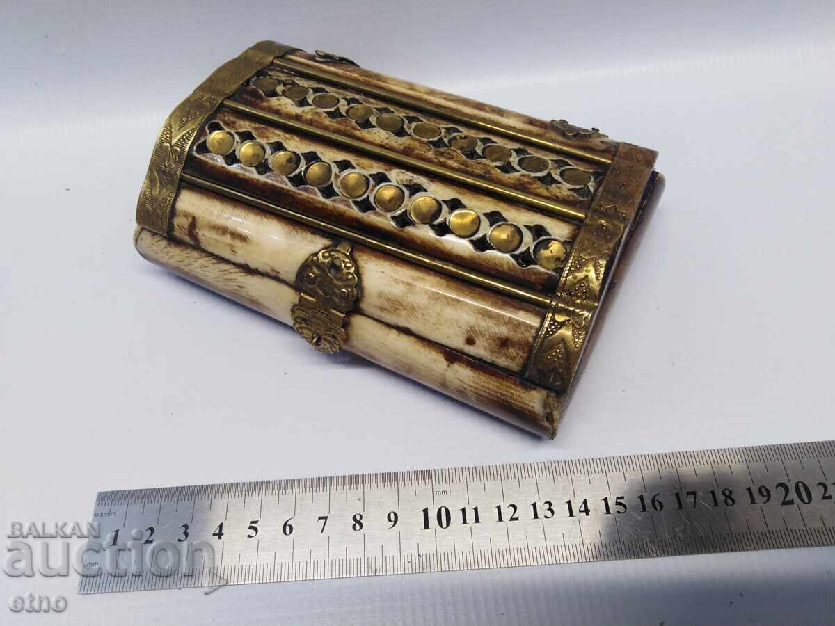 OLD LARGE JEWELRY BOX FROM CAMEL BONE OLD LARGE JEWELRY BOX FROM CAMEL BONE