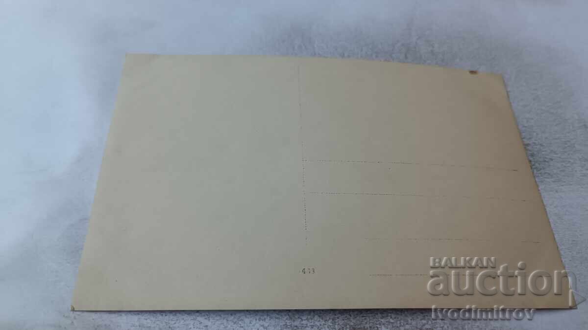 Снимка Две млади момичета в аптека с цена 3.45 лв. | € 1.76 Снимка Две млади момичета в аптека с цена 3.45 лв. | € 1.76