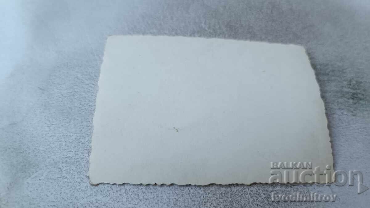 Foto Doi bărbați pe plajă cu preț 1.85 BGN | € 0.95