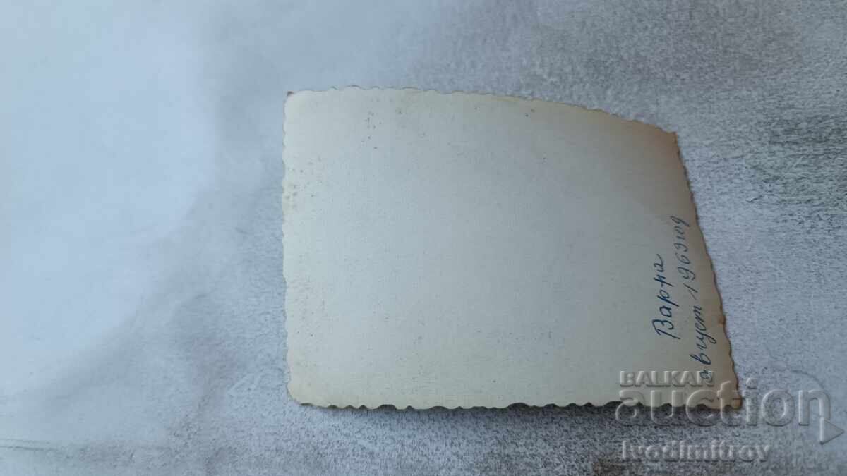 Snimka Βάρνα Δύο αγόρια στην παραλία το 1963 με τιμή 2.35 BGN | € 1.20