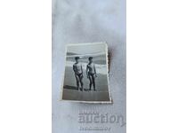 Snimka Βάρνα Δύο αγόρια στην παραλία το 1963