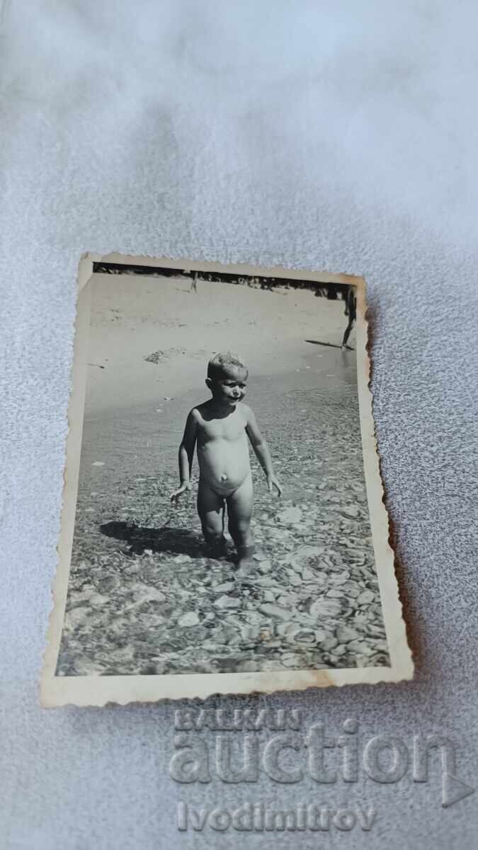 Fotografie Băiețel pe plajă