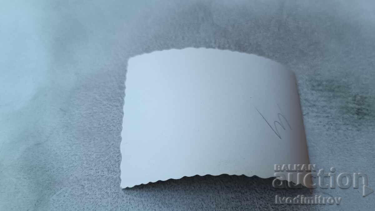 Φωτογραφία Νεαρό κορίτσι στην προβλήτα με τιμή 1.65 BGN | € 0.84 Φωτογραφία Νεαρό κορίτσι στην προβλήτα με τιμή 1.65 BGN | € 0.84