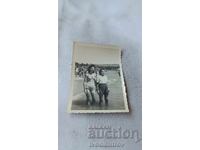 Φωτογραφία Δύο κοριτσιών στην παραλία