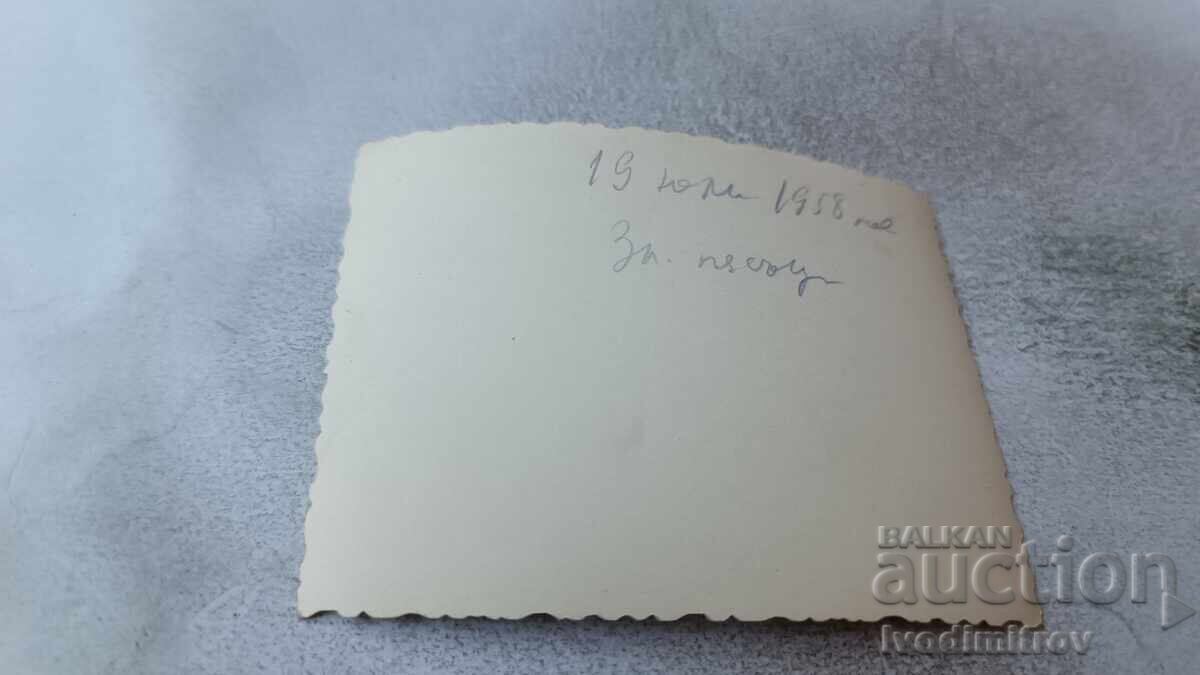 Snimka Χρυσή Ακτή Δύο νεαρά κορίτσια στην παραλία με τιμή 1.65 BGN | € 0.84 Snimka Χρυσή Ακτή Δύο νεαρά κορίτσια στην παραλία με τιμή 1.65 BGN | € 0.84