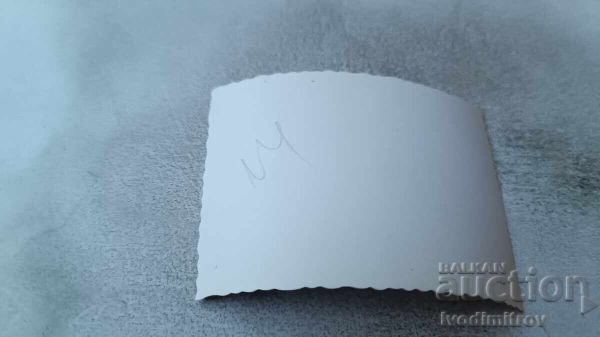 Foto Femeie pe o stâncă deasupra mării cu preț 1.45 BGN | € 0.74