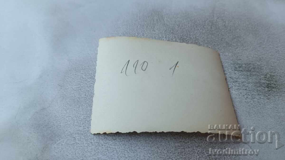 Fotografie Tineri și femei în mare cu preț 1.65 BGN | € 0.84 Fotografie Tineri și femei în mare cu preț 1.65 BGN | € 0.84