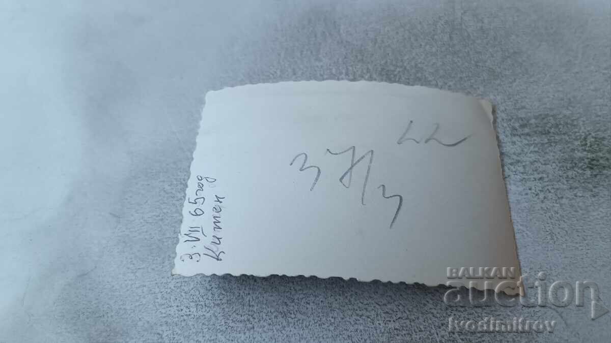 Снимка Китен Мъж жена и момче на брега на морето 1965 с цена 1.35 лв. | € 0.69