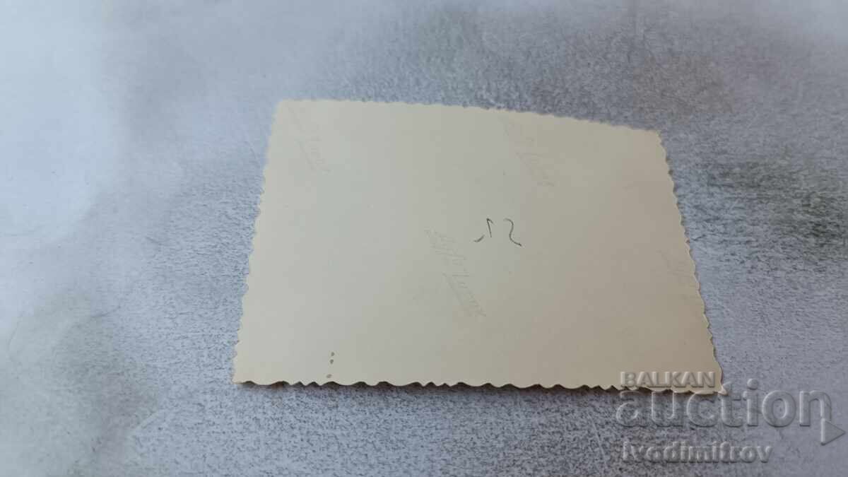 Φωτογραφία Άνδρας και δύο γυναίκες με μαγιό με τιμή 1.35 BGN | € 0.69