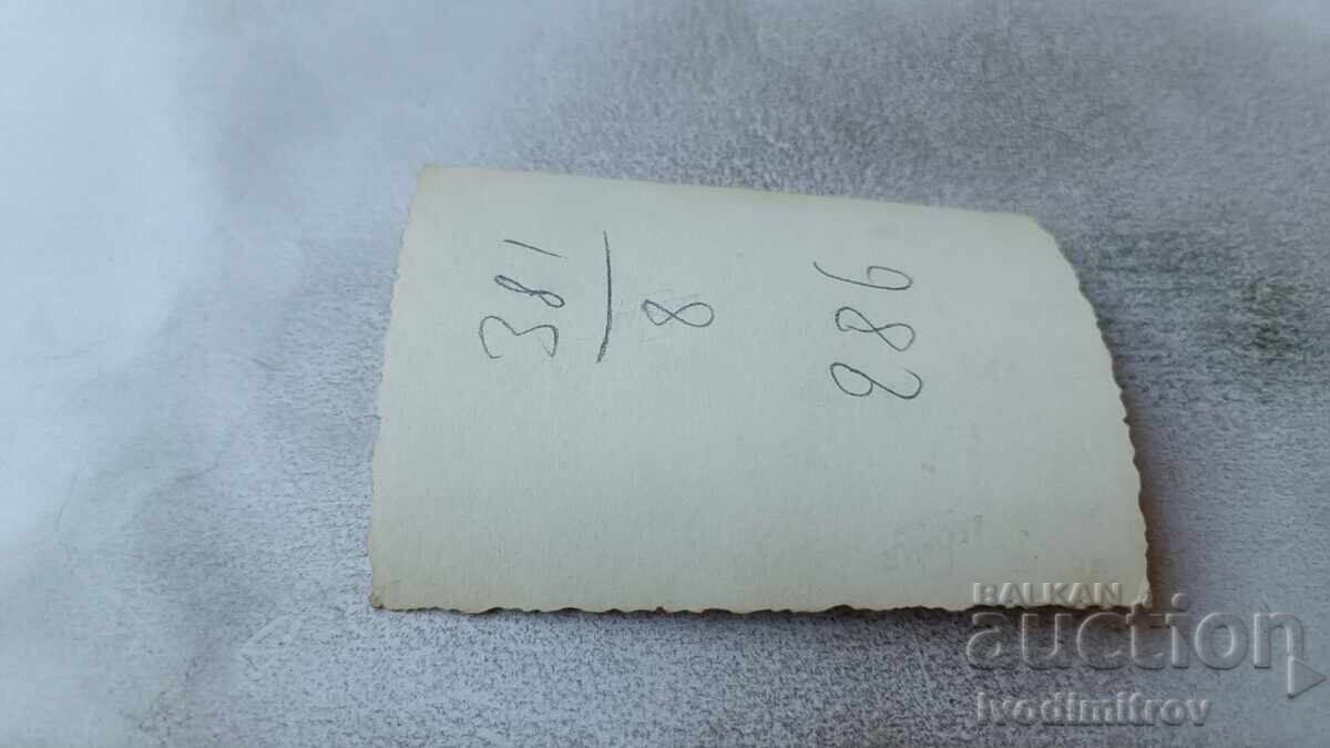 Φωτογραφία Γυναίκας, νεαρού κοριτσιού και δύο παιδιών στη θάλασσα με τιμή 1.65 BGN | € 0.84 Φωτογραφία Γυναίκας, νεαρού κοριτσιού και δύο παιδιών στη θάλασσα με τιμή 1.65 BGN | € 0.84