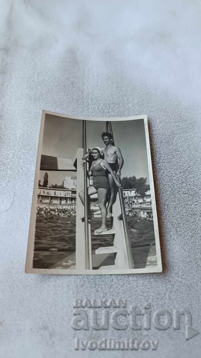 Φωτογραφία Άνδρας και γυναίκα σε σκαλοπάτι