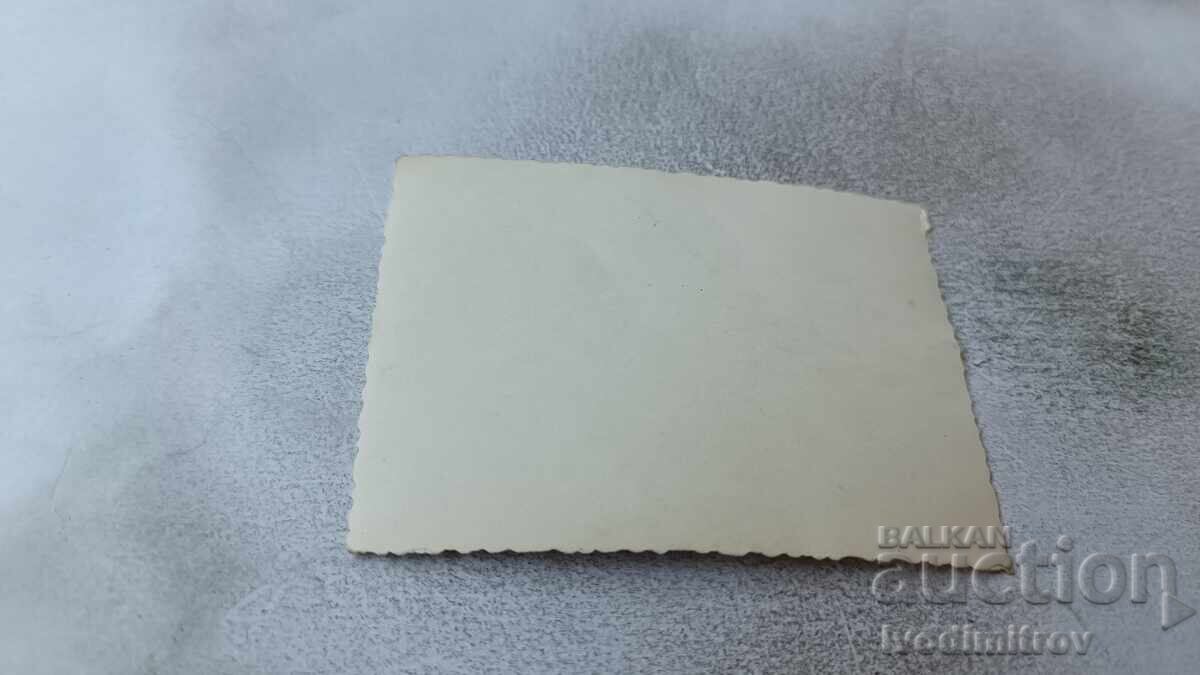 Φωτογραφία Άνδρας και γυναίκα με μια βάρκα στη θάλασσα με τιμή 1.65 BGN | € 0.84