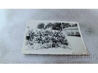 Φωτογραφία Άνδρας αγόρια και κορίτσια στην παραλία