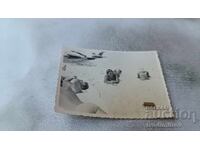 Φωτογραφία Γυναίκας ξαπλωμένης μπρούμυτα στην παραλία