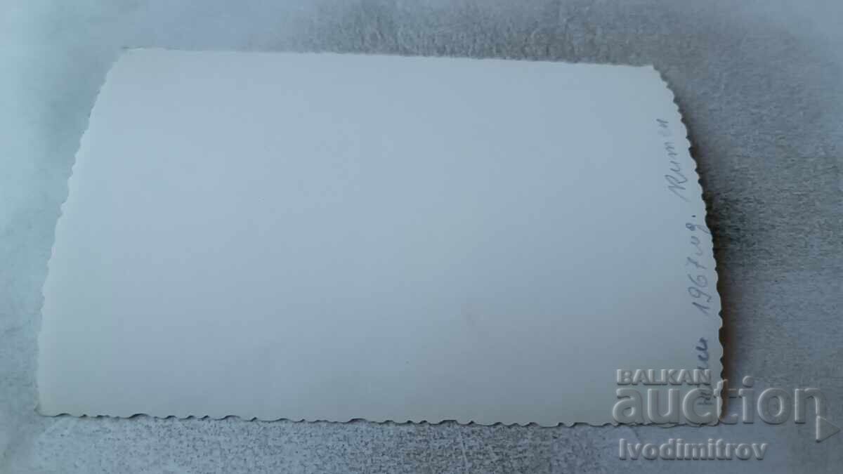 Φωτογραφία Κίτεν Δύο άνδρες στην παραλία του 1967 με τιμή 1.75 BGN | € 0.89