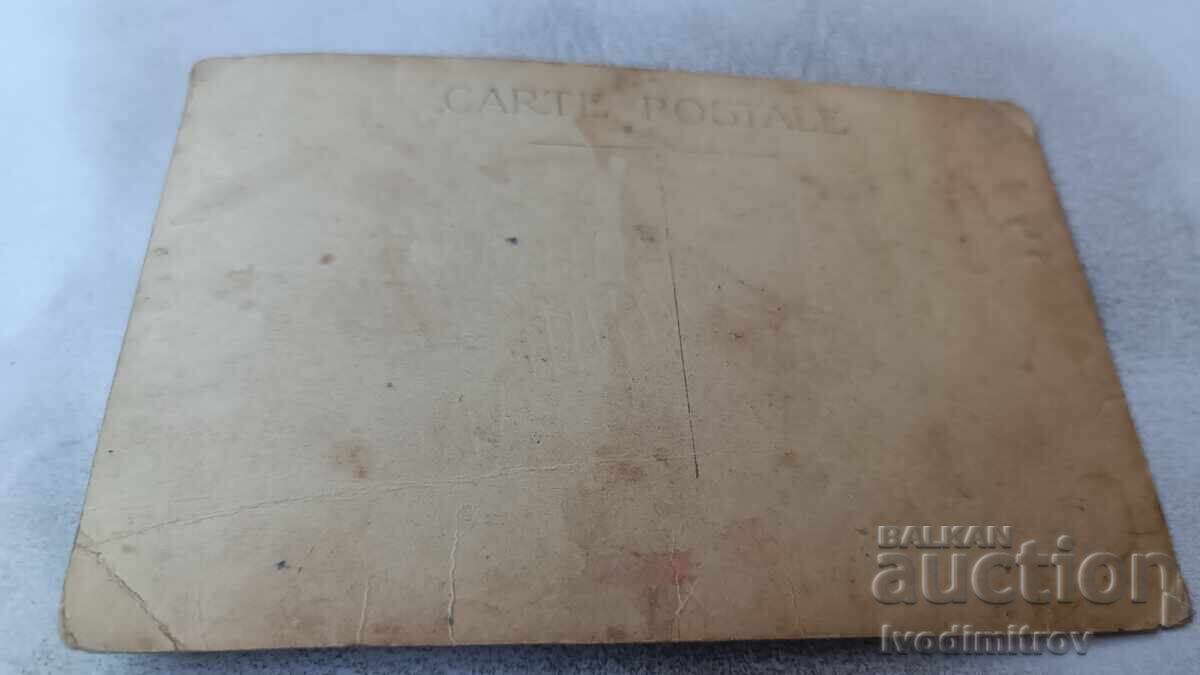 Φωτογραφία Αγοριών και Κοριτσιών σε Πέτρες δίπλα στη θάλασσα με τιμή 2.75 BGN | € 1.41