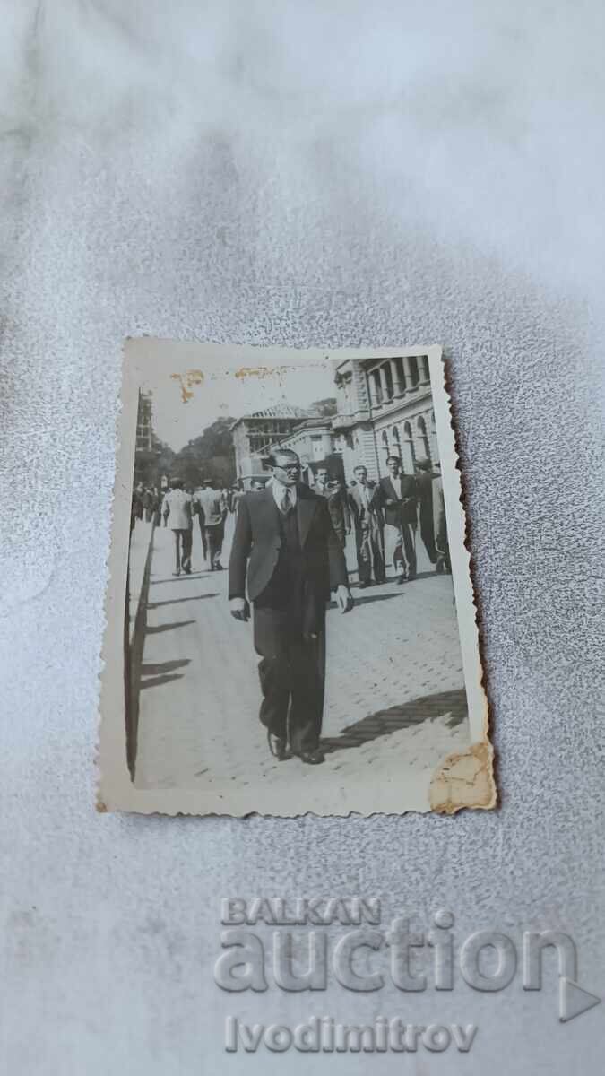 Φωτογραφία Σόφια Άνδρας στη λεωφόρο Τσάρ Όσβομποντιτέλ 1936 Φωτογραφία Σόφια Άνδρας στη λεωφόρο Τσάρ Όσβομποντιτέλ 1936