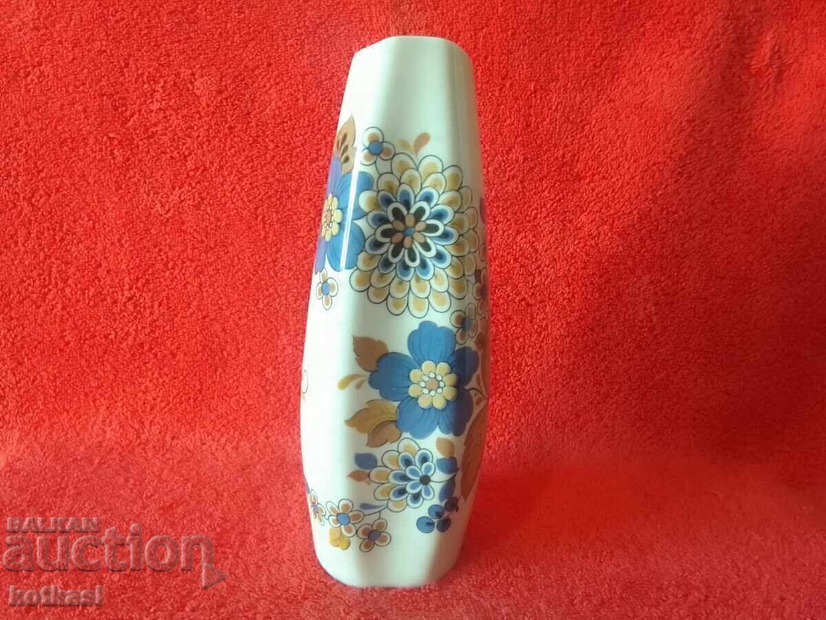 Licitație Vază veche din porțelan RDG Germania Unterweissbach flori Licitație Vază veche din porțelan RDG Germania Unterweissbach flori