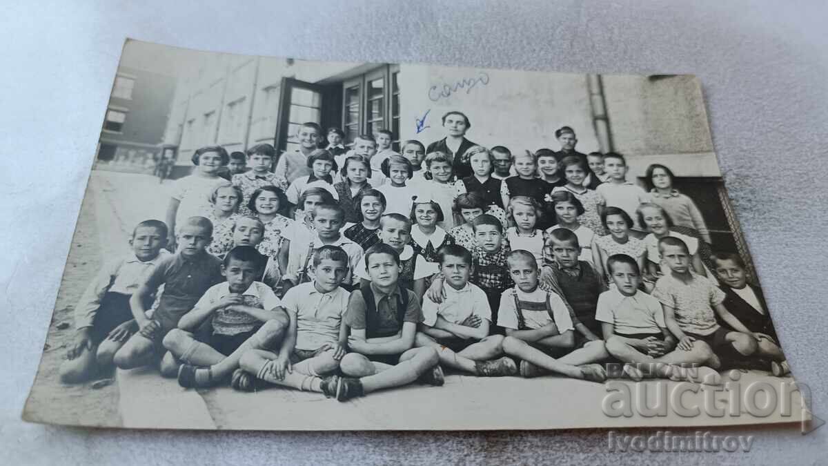 Photo Sofia Students from 1st grade with their teacher Photo Sofia Students from 1st grade with their teacher