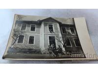 Photo Sofia Men and woman in front of a single-family house