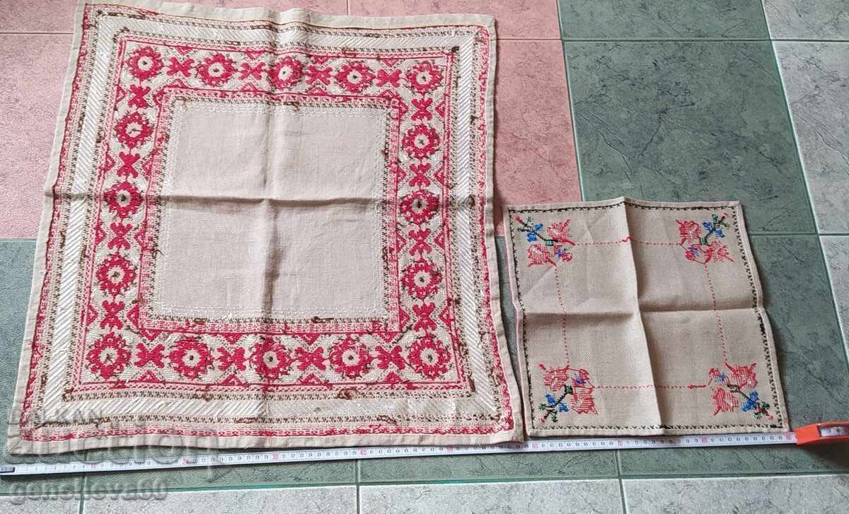 Pătrat brodat manual pe in / două bucăți cu preț € 21.00 | 41.07 BGN