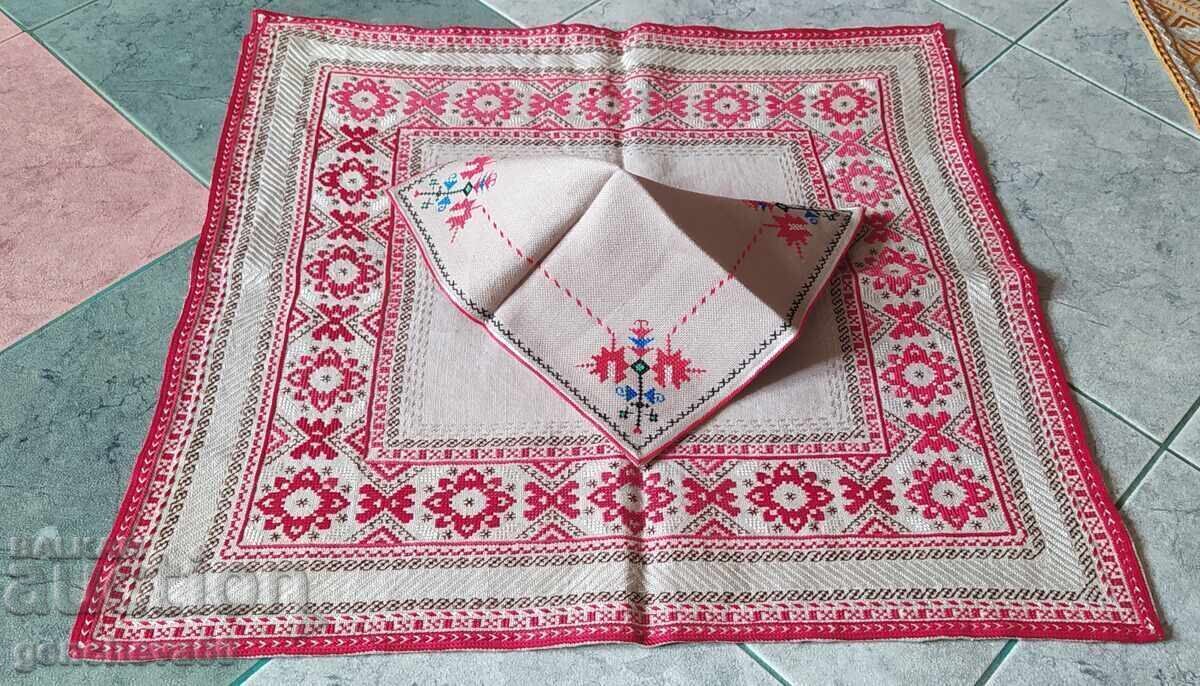 Χειροποίητο κέντημα σε λινό ύφασμα / δύο τεμάχια