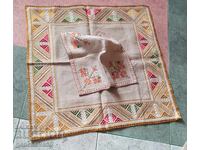 Χειροποίητα κεντημένα τραπεζομάντηλα σε λινό ύφασμα από προίκα