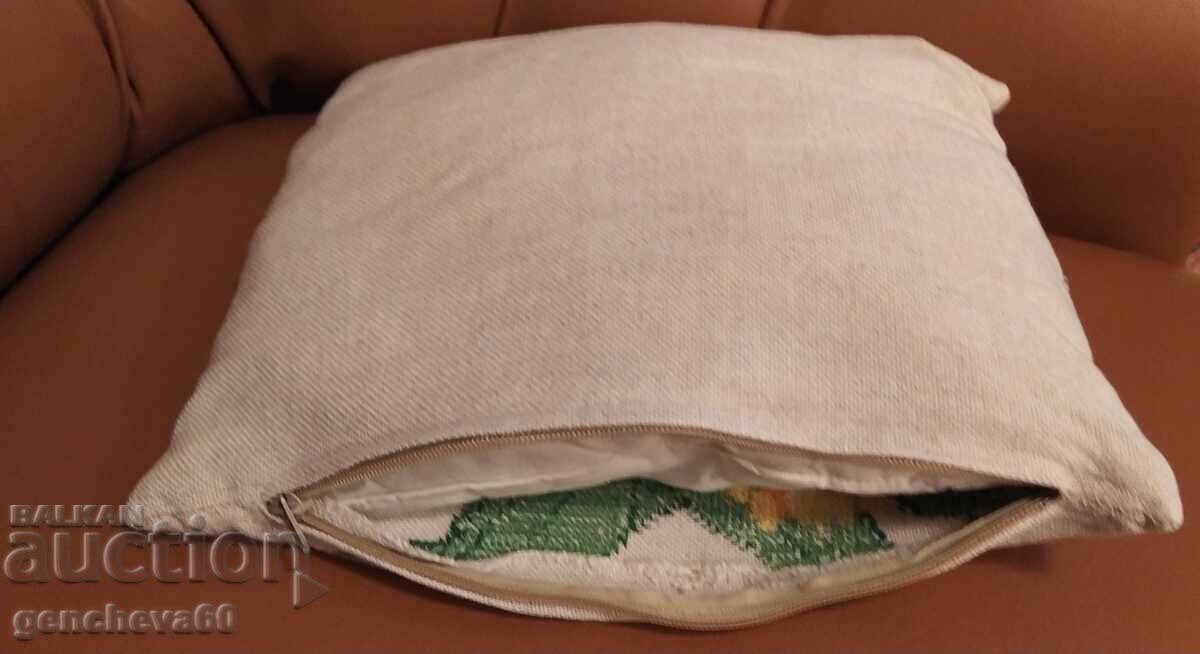 Hand-embroidered linen pillow 34/35cm - 6 Hand-embroidered linen pillow 34/35cm - 6