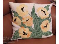 Ръчно бродирана ленена възглавница 34/35см.