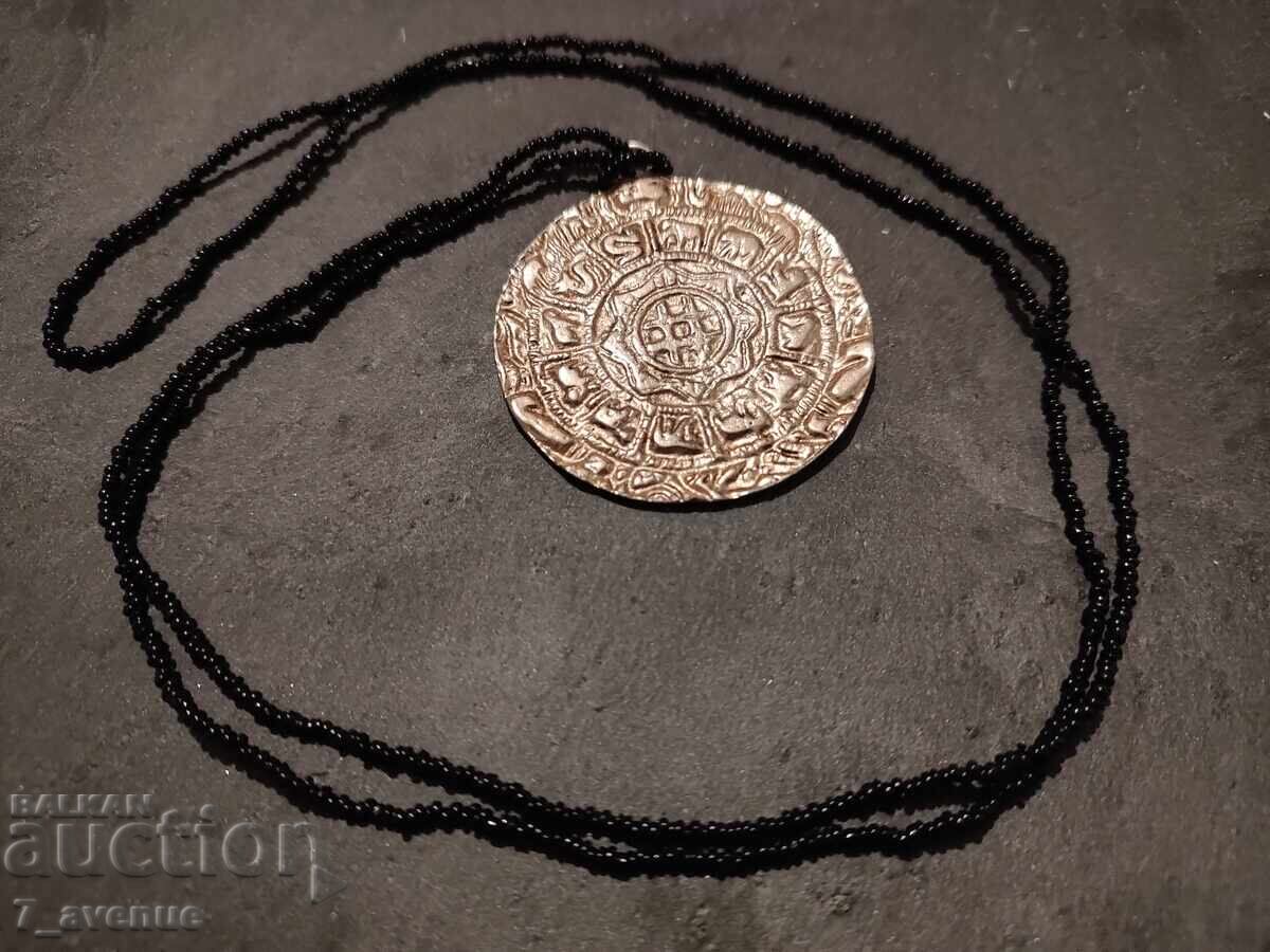 Licitație Colier, bijuterie, lănțișor cu pandantiv 4.11.25