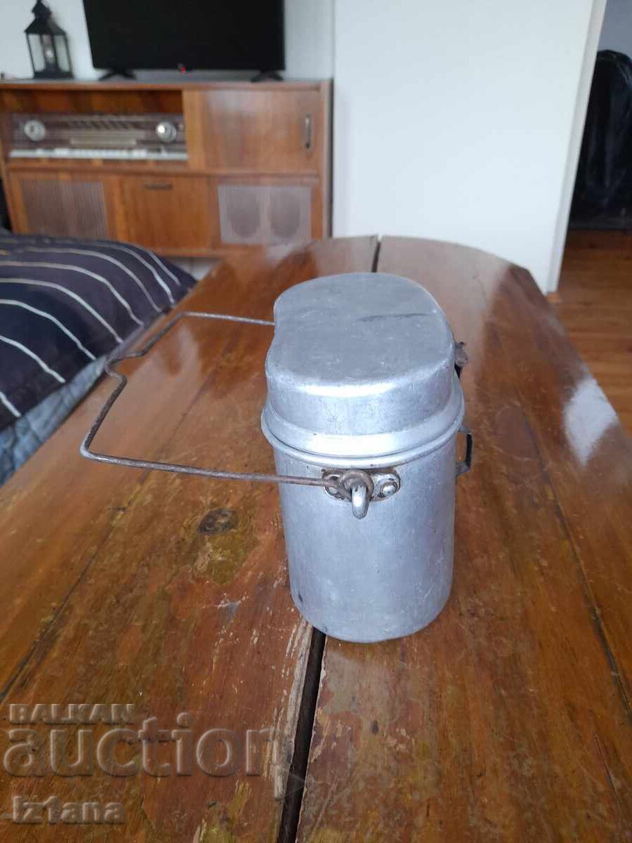Old soldier's food box with price 37.00 BGN | € 18.92