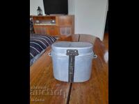 Cutie veche de mâncare pentru soldați