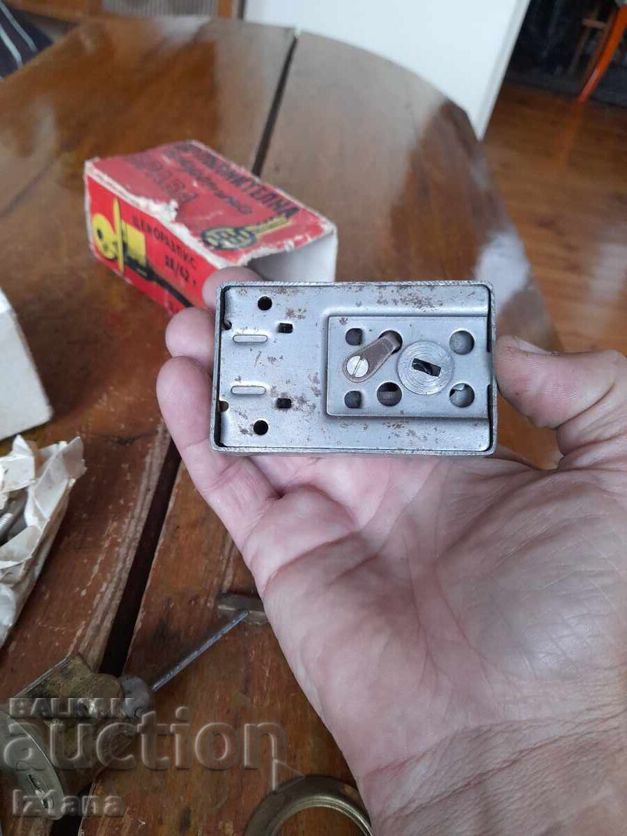 Old additional lock, latch Finprom - 5