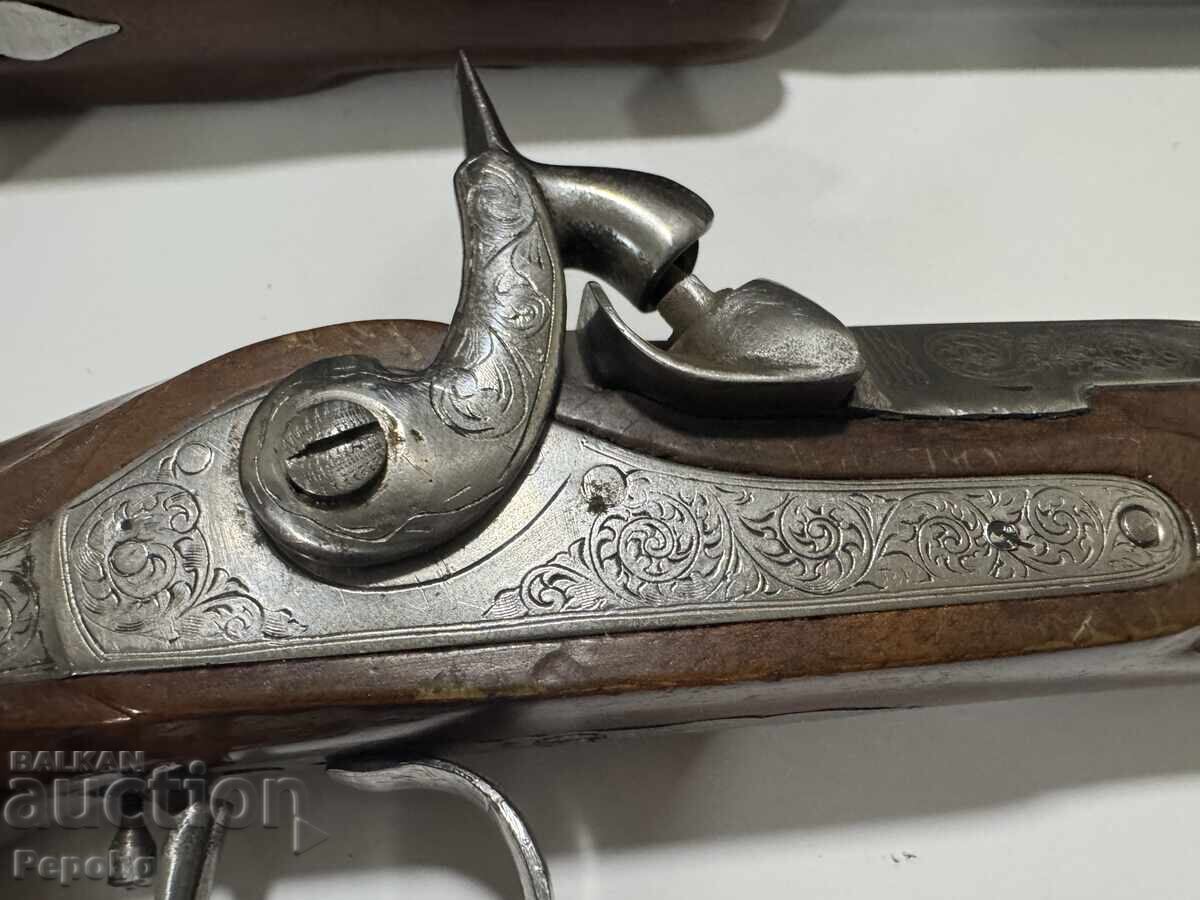 Доставка на Чифт капсулни пистолети