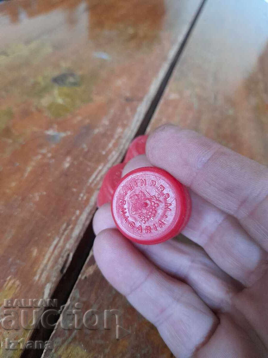 Стари капачки,тапи Винпром с цена 11.00 лв. | € 5.62